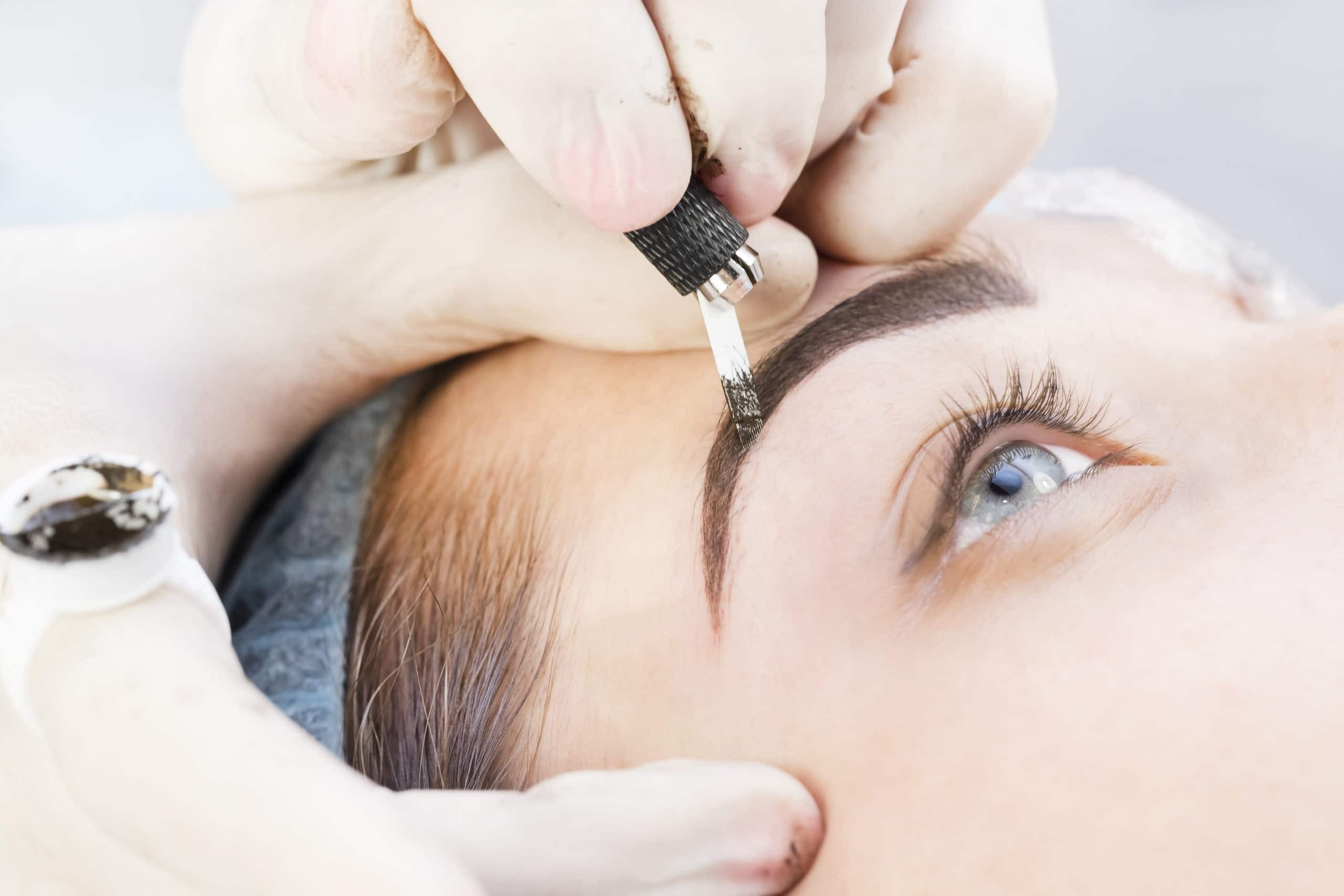 تفاوت ابزار های جراحی در کاشت ابرو و میکروکاشت